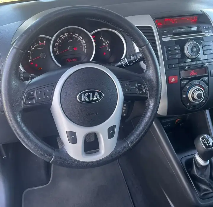 Kia Venga 2013 photo 2