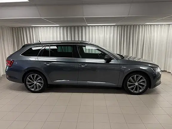 Skoda Superb 2018 photo 2