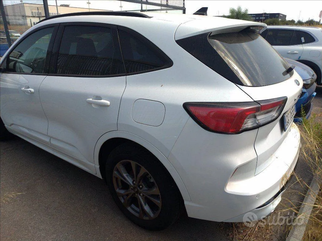 Ford Kuga 2022 photo 2