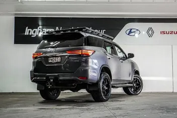 Toyota Fortuner 2022 photo 4