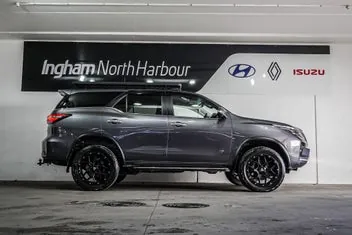Toyota Fortuner 2022 photo 3