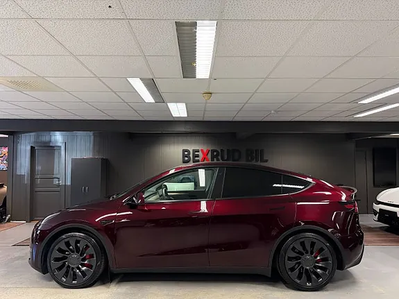 Tesla Model Y 2024 photo 2