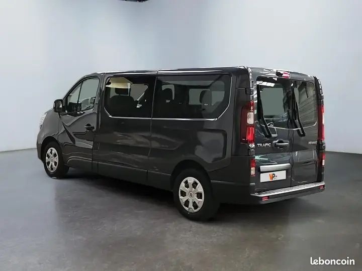 Renault Trafic 2023 photo 2