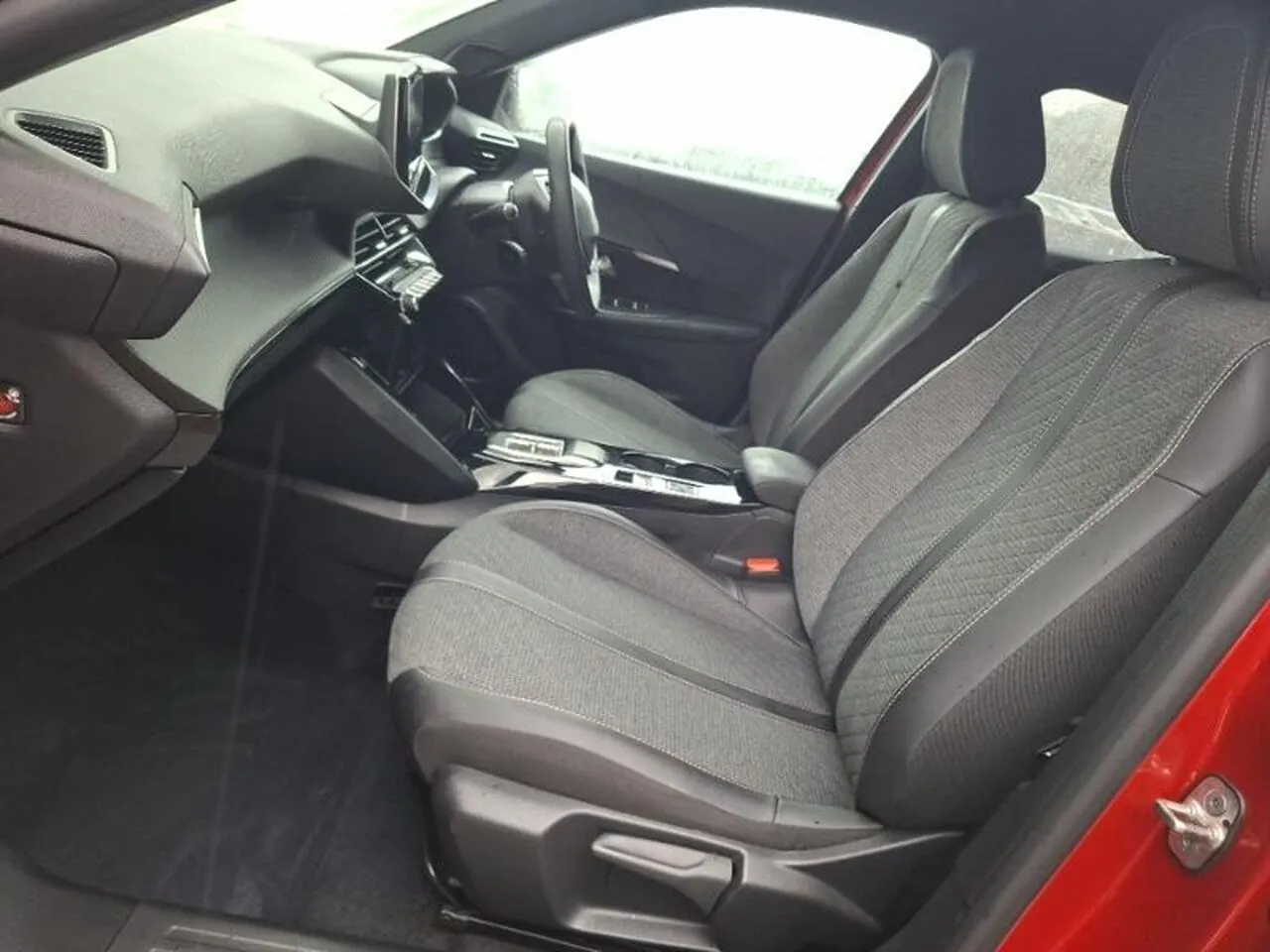 Peugeot E-2008 2025 photo 5