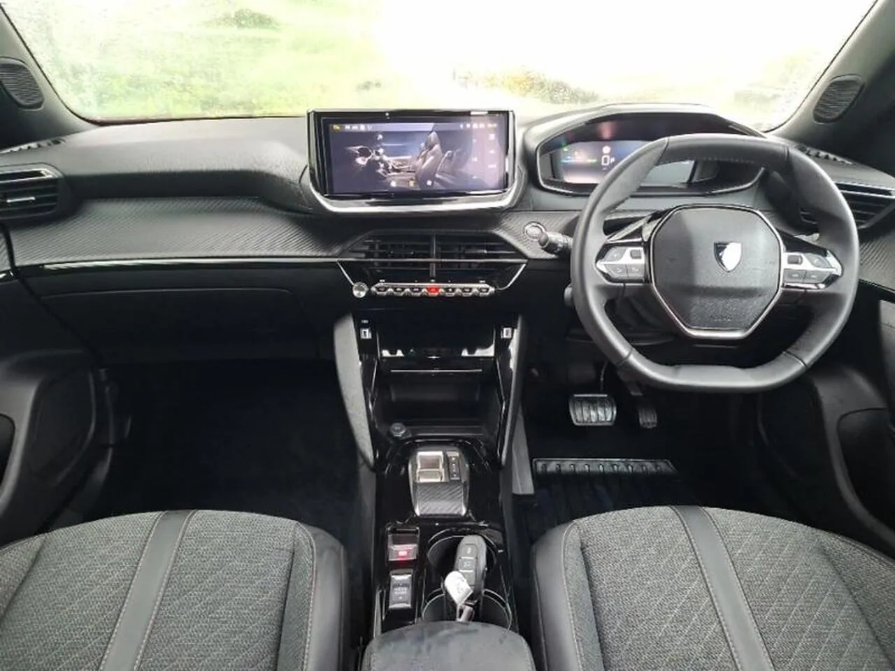 Peugeot E-2008 2025 photo 3