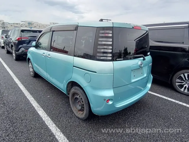 Toyota Sienta 2005 photo 3