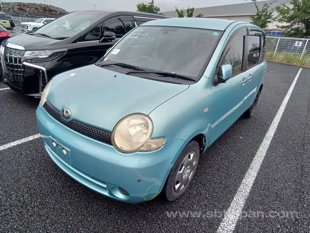 Toyota Sienta 2005 photo 2