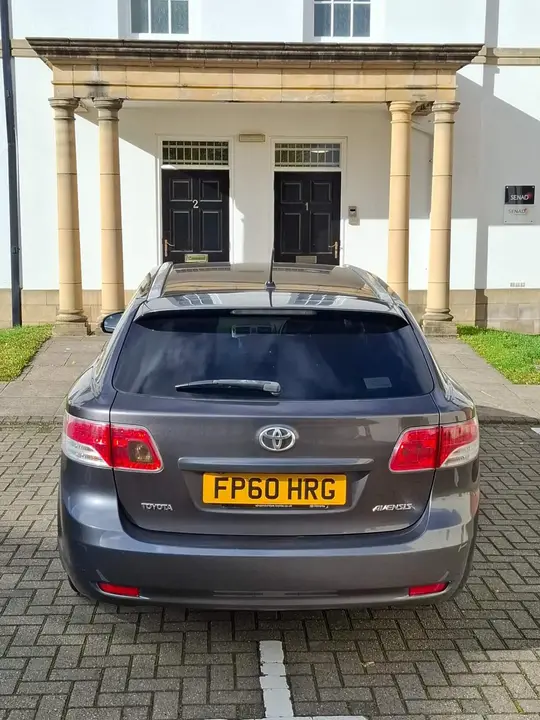 Toyota Avensis 2010 photo 5