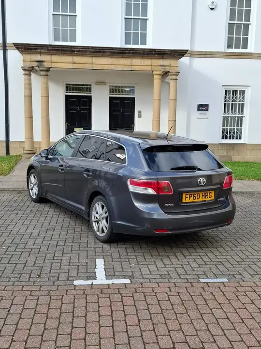 Toyota Avensis 2010 photo 3