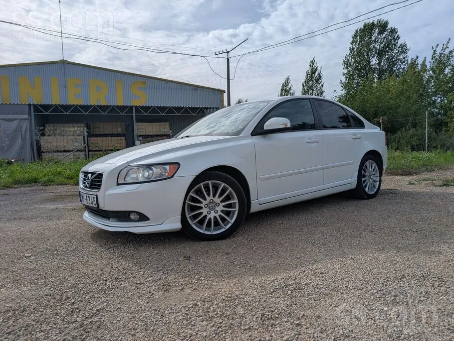 Volvo S40 2011 photo 2