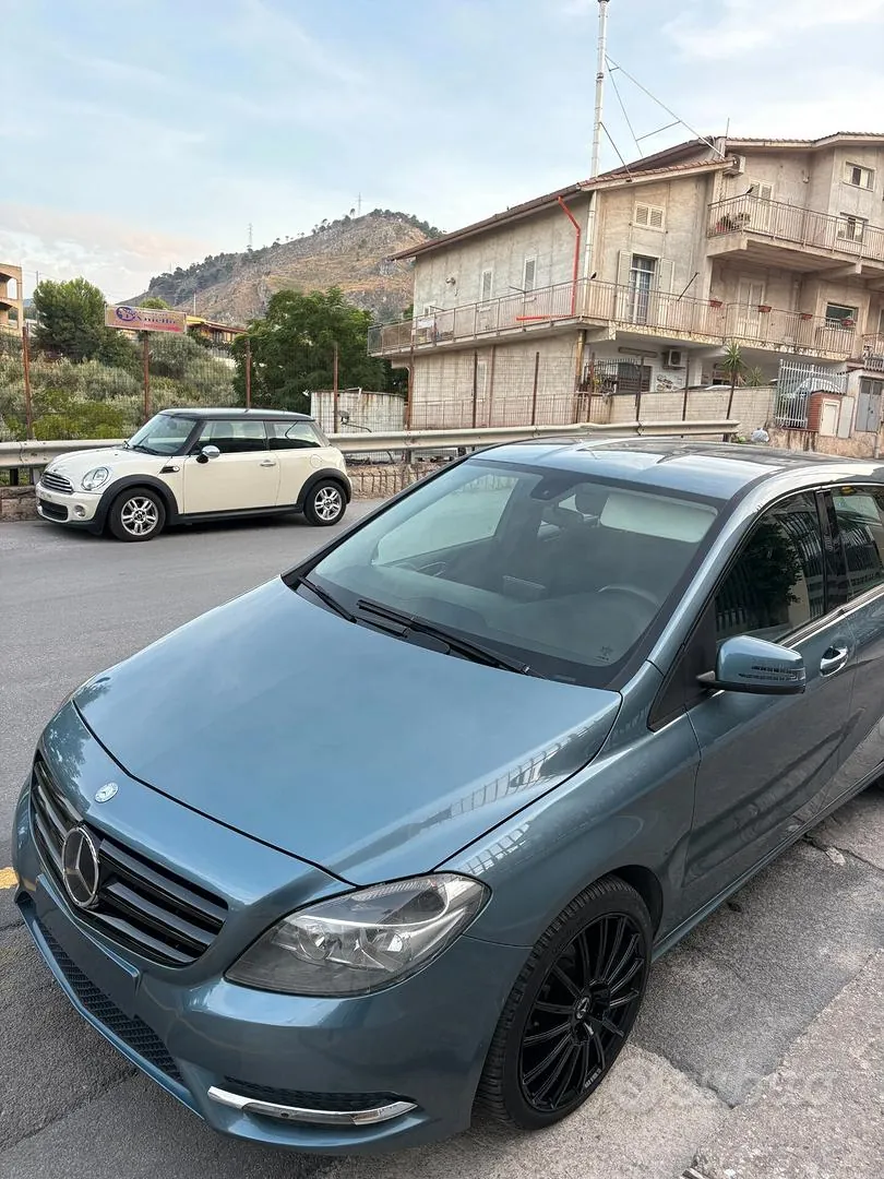 Mercedes-Benz B 2013 photo 2