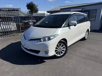 Toyota Estima 2015 photo 2