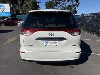 Toyota Estima 2015 photo 5