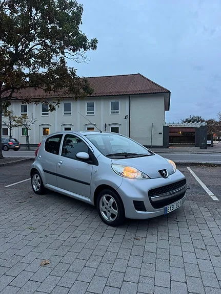 Peugeot 107 2011 photo 2