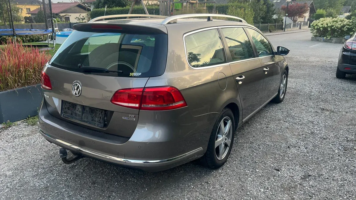 Volkswagen Passat 2011 photo 2