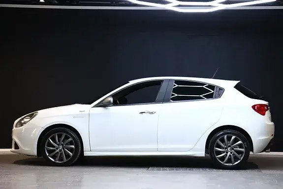 Alfa Romeo Giulietta 2013 photo 5