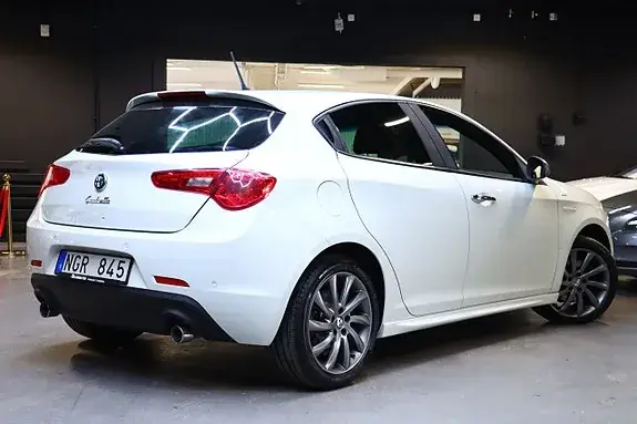 Alfa Romeo Giulietta 2013 photo 4