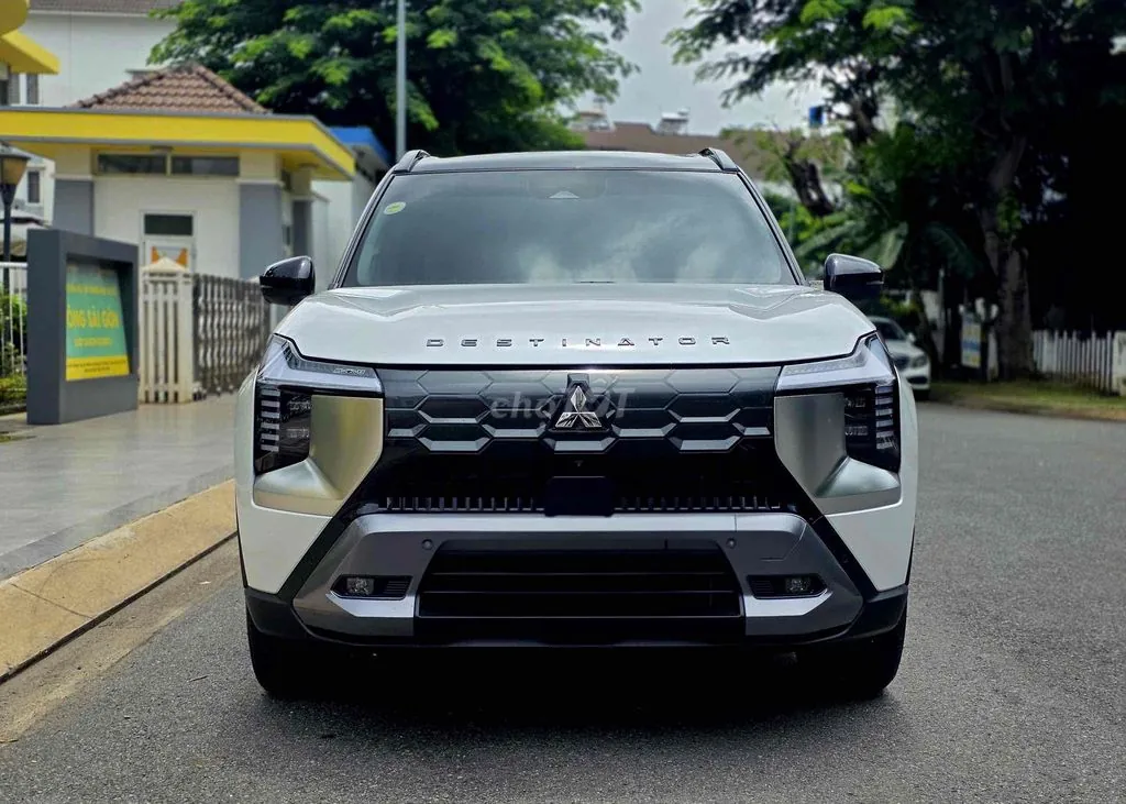 Mitsubishi Destinator