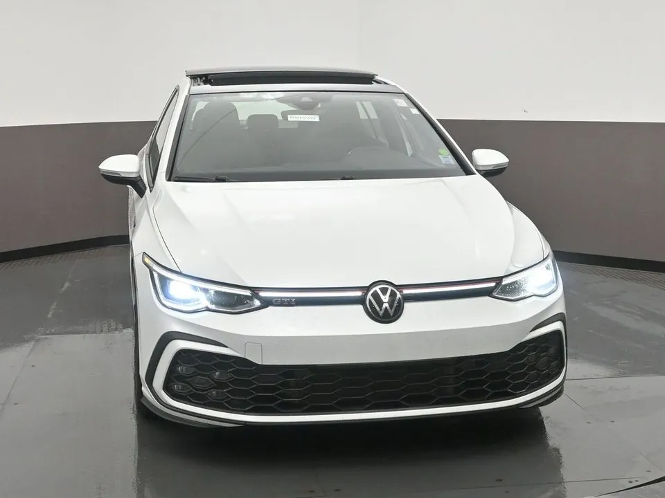 Volkswagen Golf 2024 photo 2