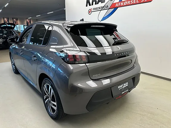 Peugeot 208 2023 photo 3