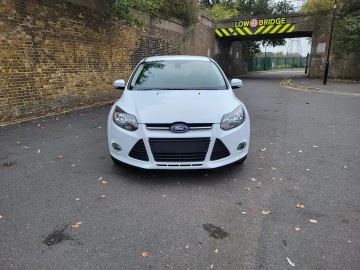 Ford Focus 2013 photo 2
