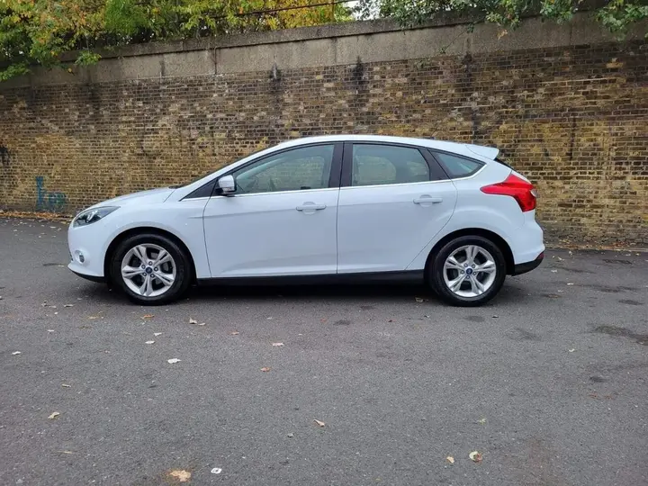 Ford Focus 2013 photo 4