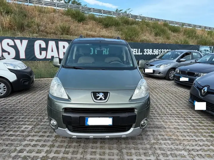Peugeot Partner 2011 photo 2