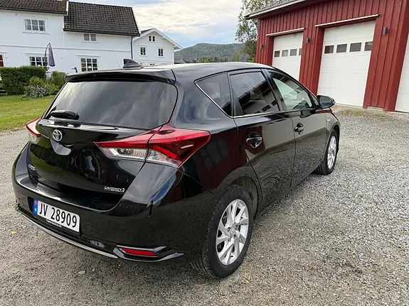 Toyota Auris 2018 photo 2