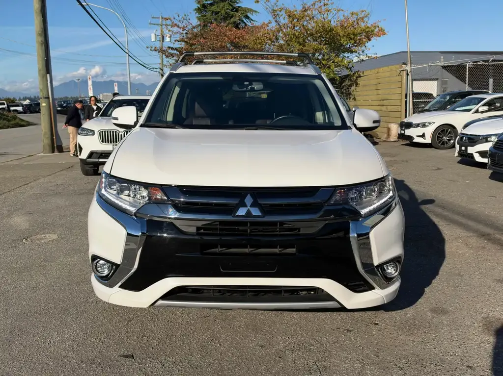 Mitsubishi Outlander 2018 photo 2