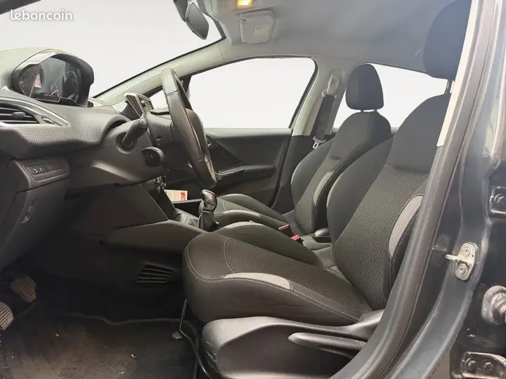 Peugeot 208 2016 photo 2