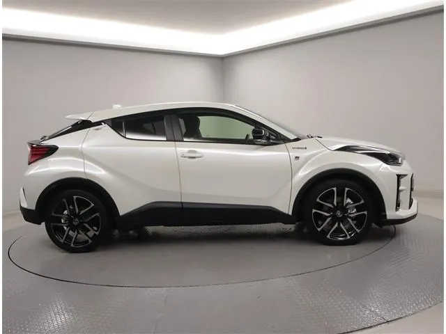 Toyota C-Hr 2020 photo 2