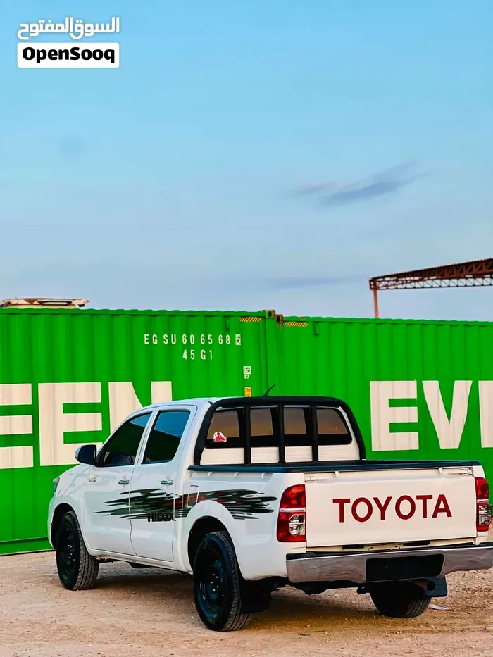 Toyota Hilux 2012 photo 3