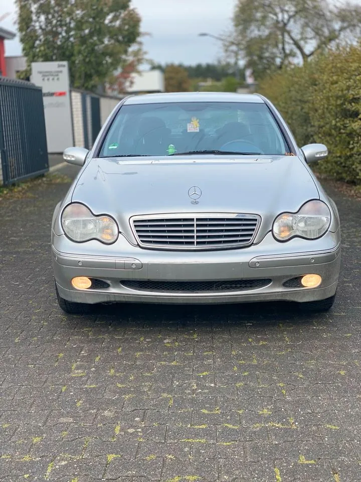 Mercedes-Benz C240
