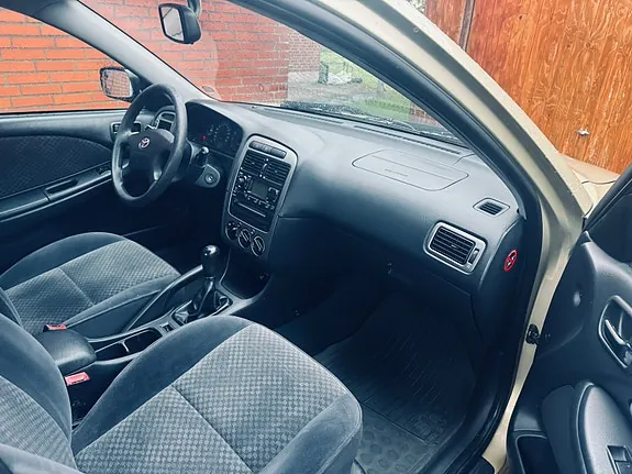 Toyota Avensis 2002 photo 3