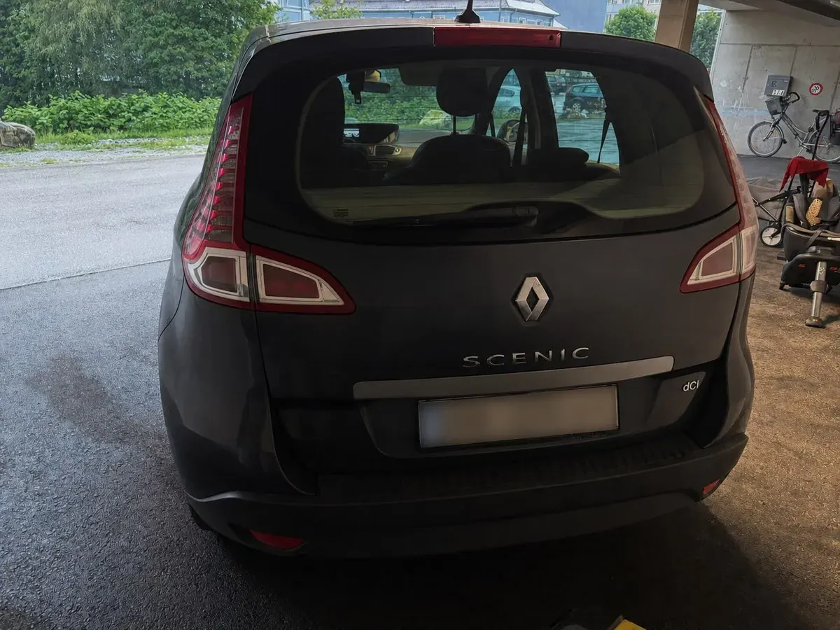 Renault Scenic 2011 photo 2