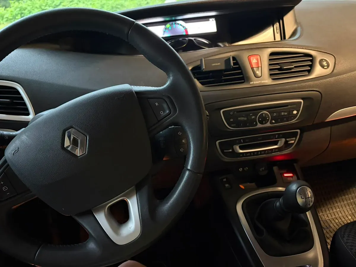 Renault Scenic 2011 photo 3