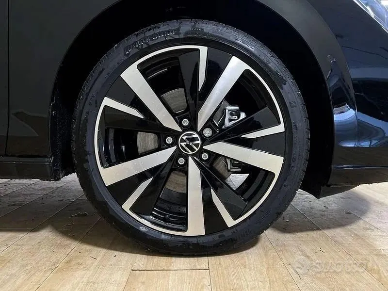 Volkswagen Golf 2024 photo 2