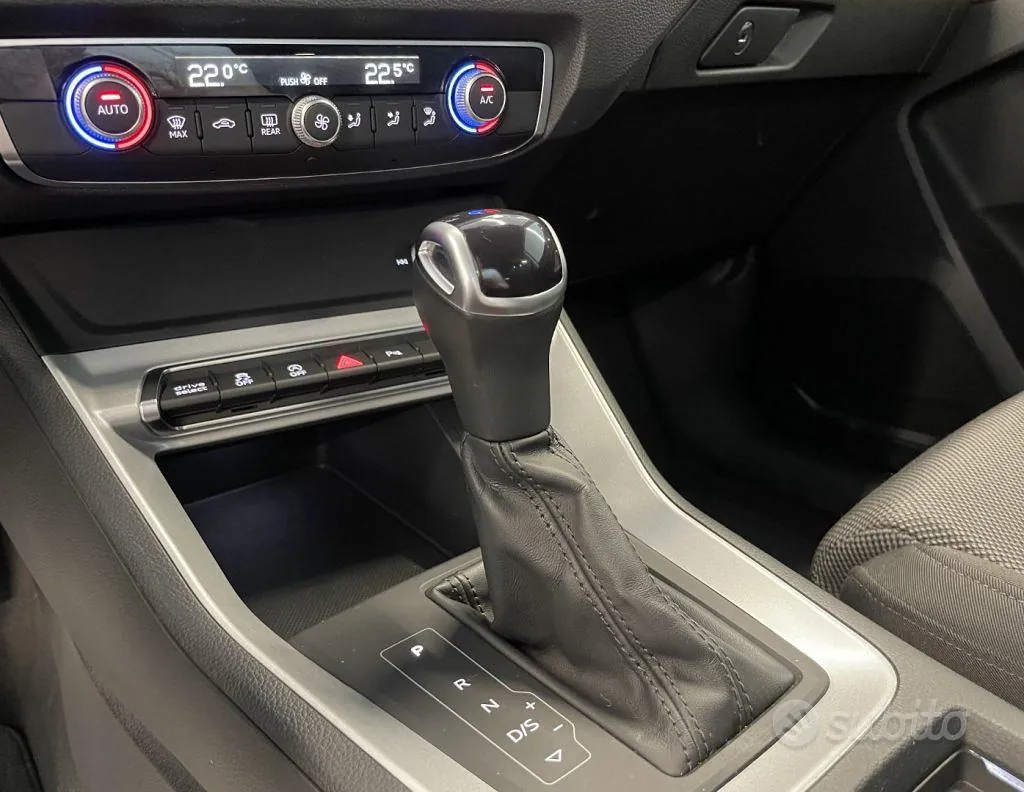 Audi Q3 2023 photo 2