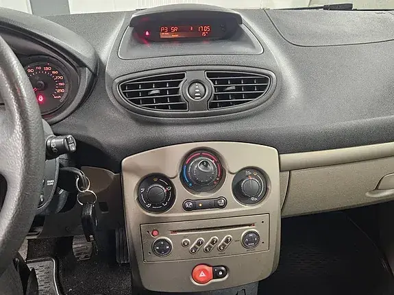 Renault Clio 2009 photo 2
