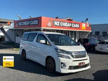 Toyota Vellfire 2012 photo 2