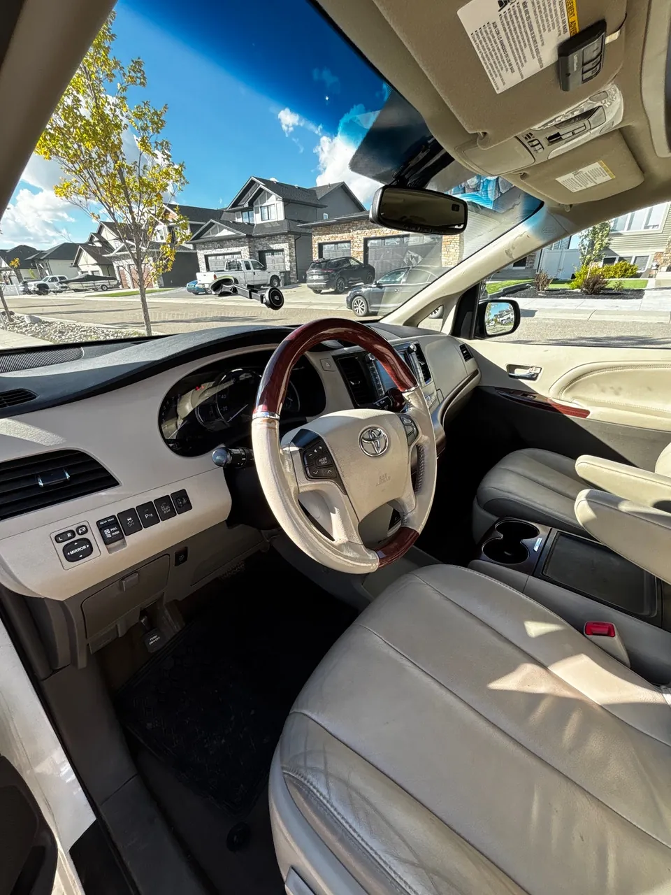 Toyota Sienna 2014 photo 3