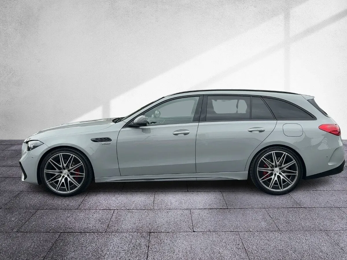 Mercedes-Benz C-Class 2025 photo 3