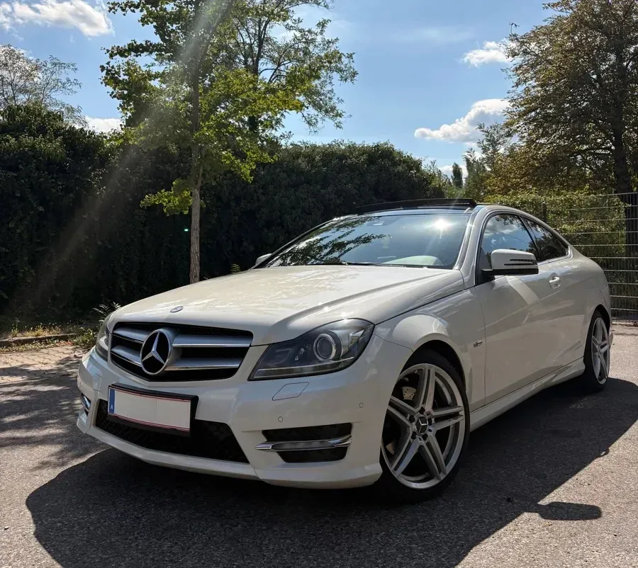 Mercedes-Benz C-Class 2011 photo 2