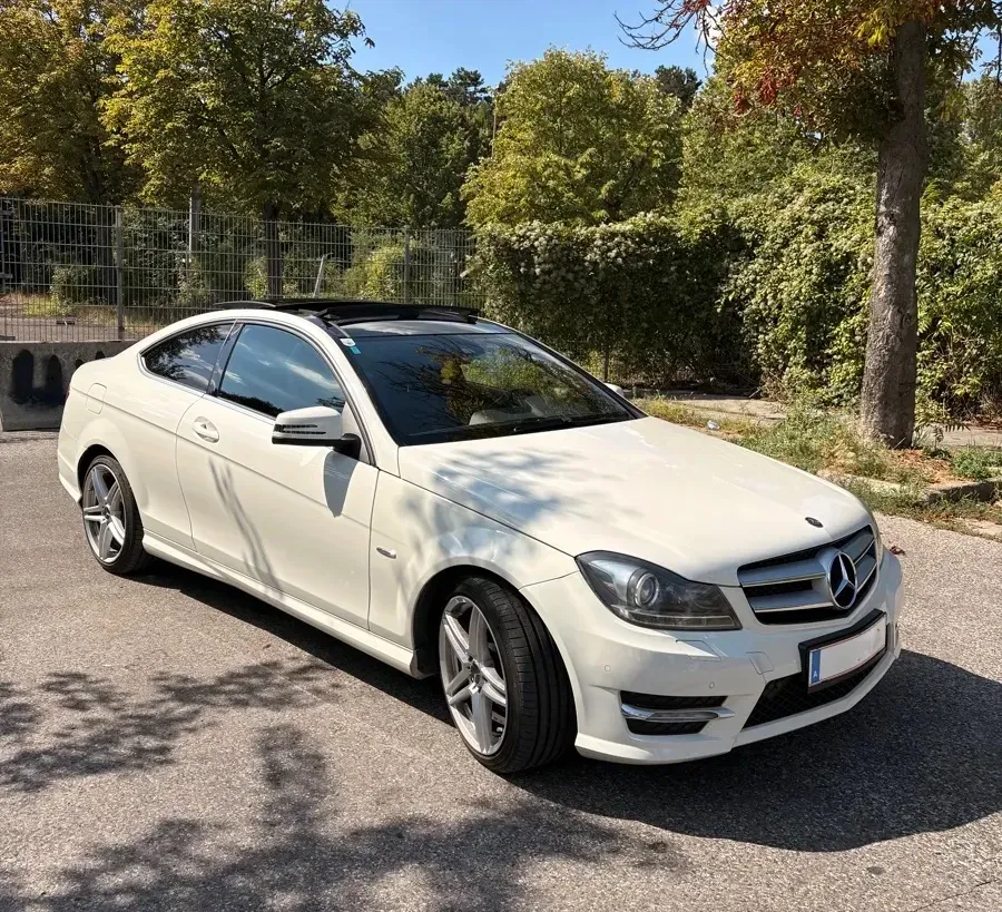 Mercedes-Benz C-Class 2011 photo 3