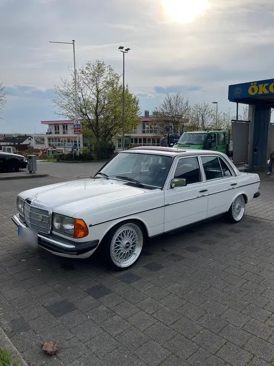 Mercedes-Benz W123