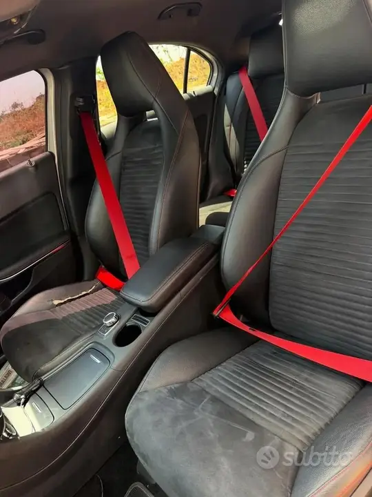 Mercedes-Benz A 180 2014 photo 2