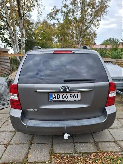 Kia Carnival 2010 photo 4