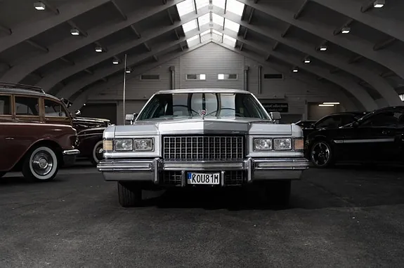 Cadillac Fleetwood Brougham 1976 photo 4