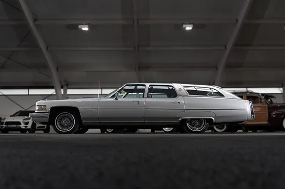 Cadillac Fleetwood Brougham 1976 photo 3