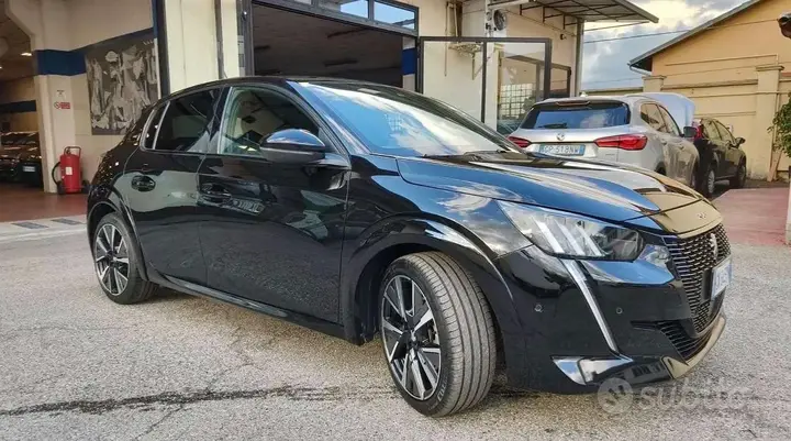 Peugeot 208 2022 photo 2